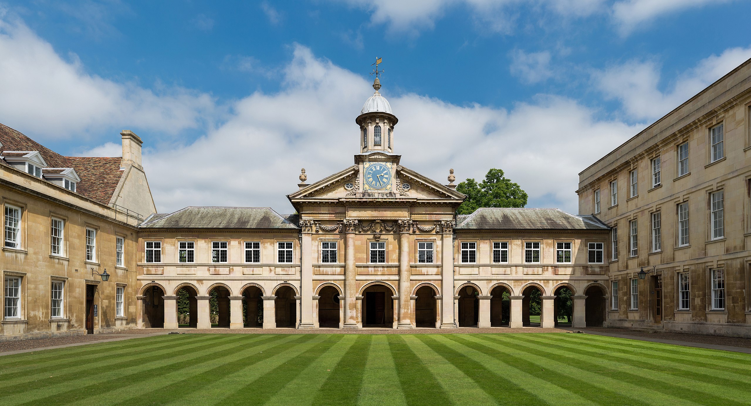 cambridge college historic building and forecourt
